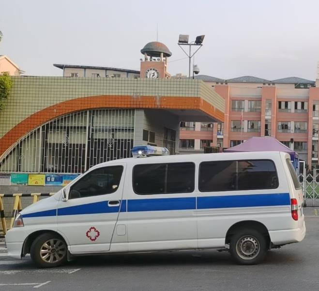 融安救护车出租护送骨折病人一公里多少钱